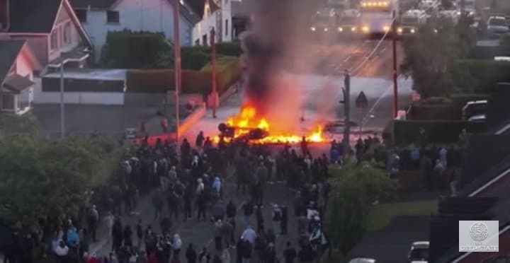 Anti-Immigrant Riots Escalate in Northern Ireland as Police Deploy Water Cannons
Violence Erupts After Knife Attack Suspect Charged; Families Forced From Homes Amid Rising Tensions